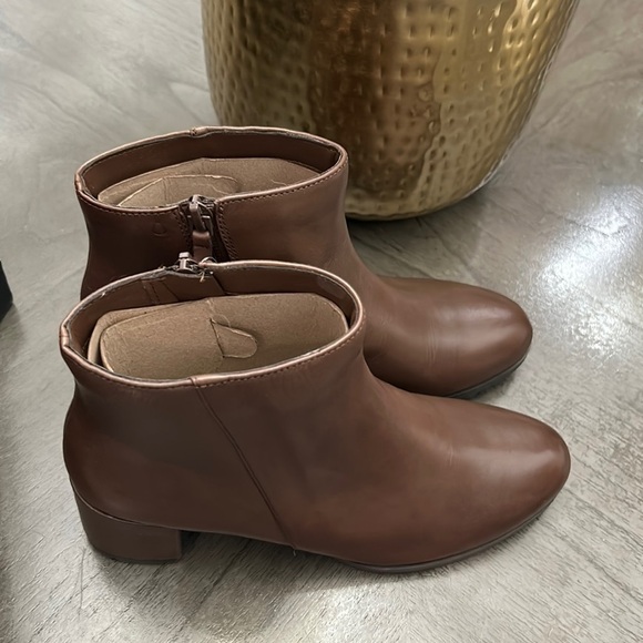 NATURALIZER Bay Chocolate Waterproof Leather (WIDE) - Picture 6 of 13